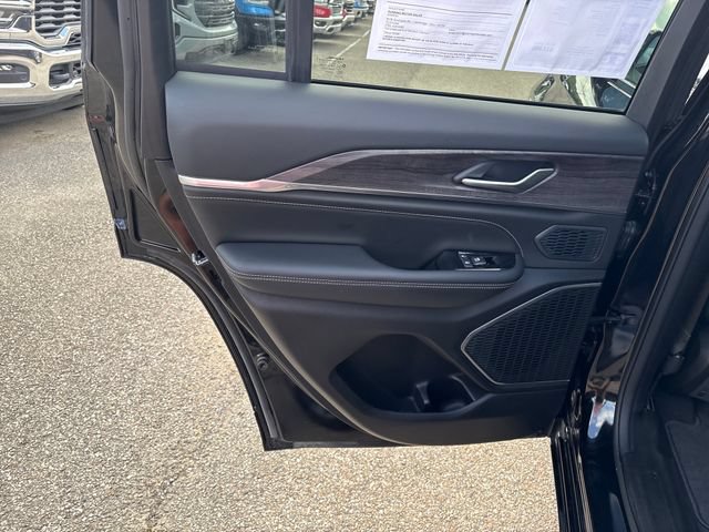 Used 2023 Jeep Grand Cherokee Overland AWD/4WD image 20