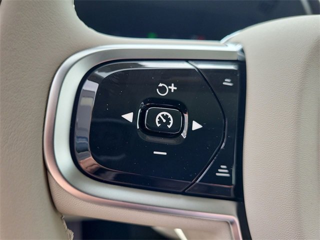 Used 2025 Volvo XC60 B5 Ultra w/ Protection Package Premier image 22