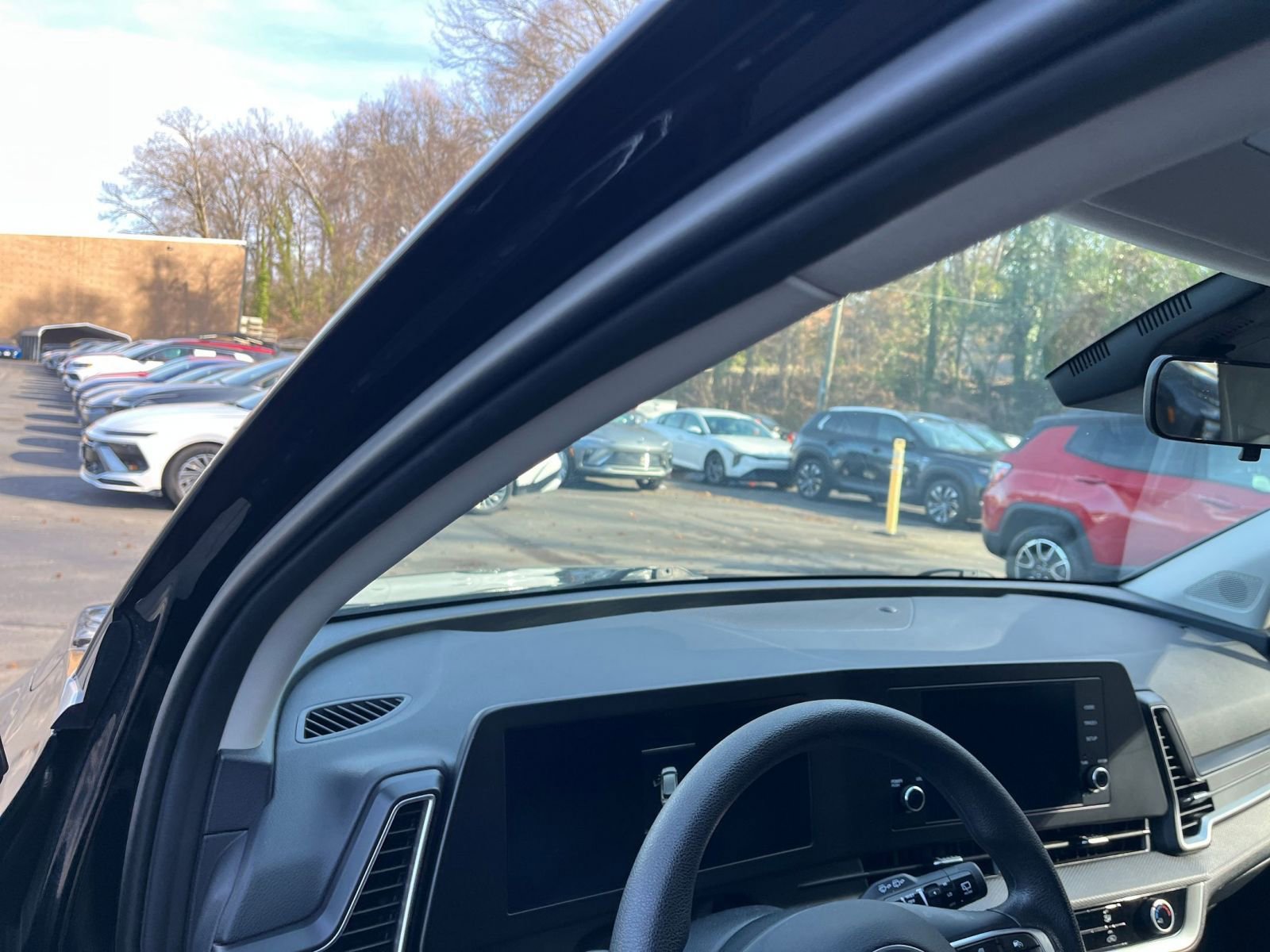 Used 2025 Kia Sportage LX image 33