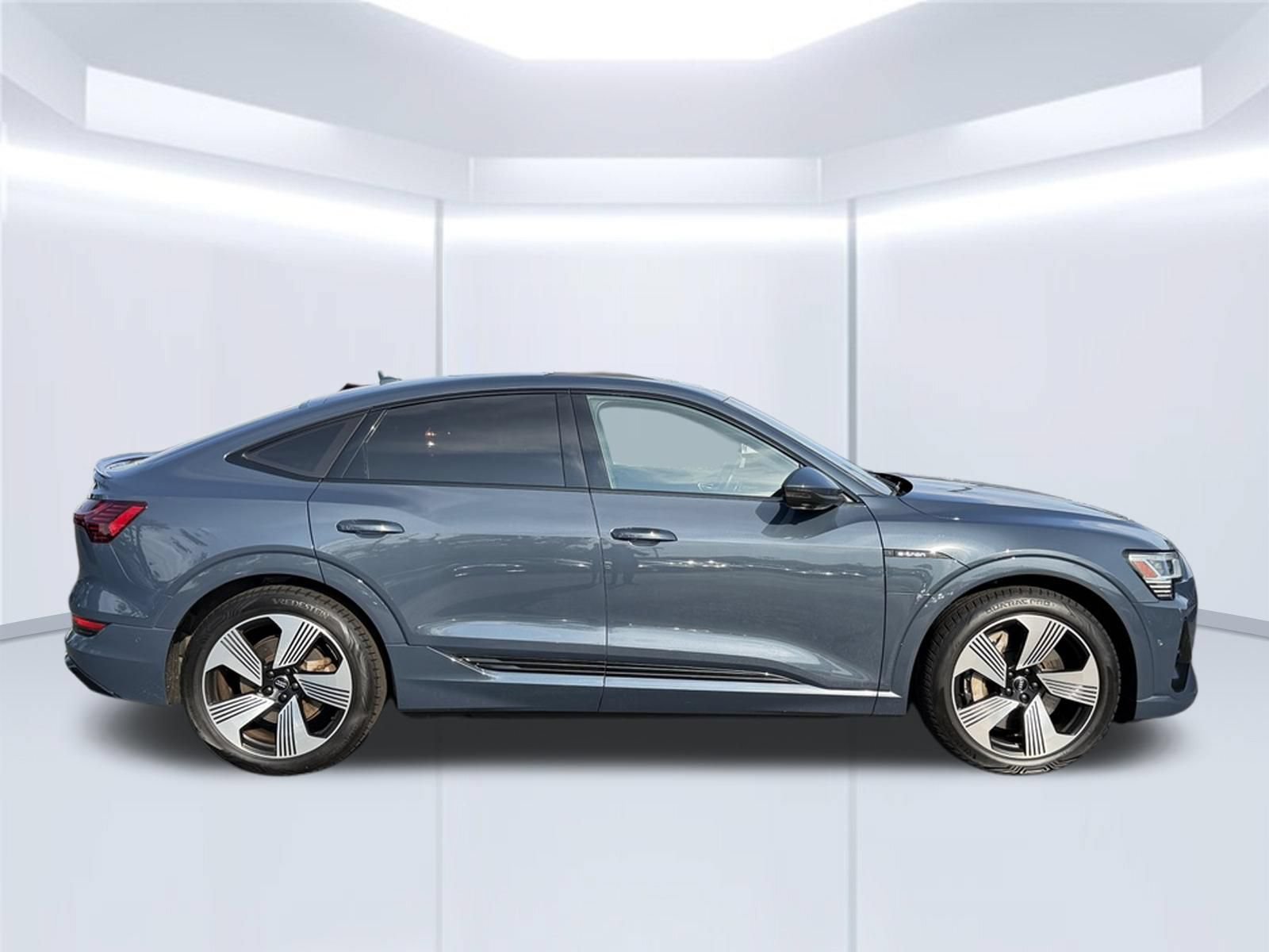 Used 2021 Audi e-tron Prestige w/ Prestige Package AWD/4WD image 4