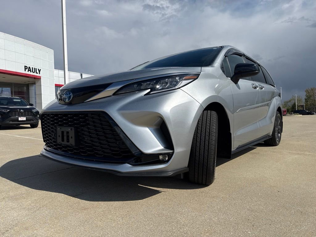Used 2024 Toyota Sienna XSE AWD/4WD image 6