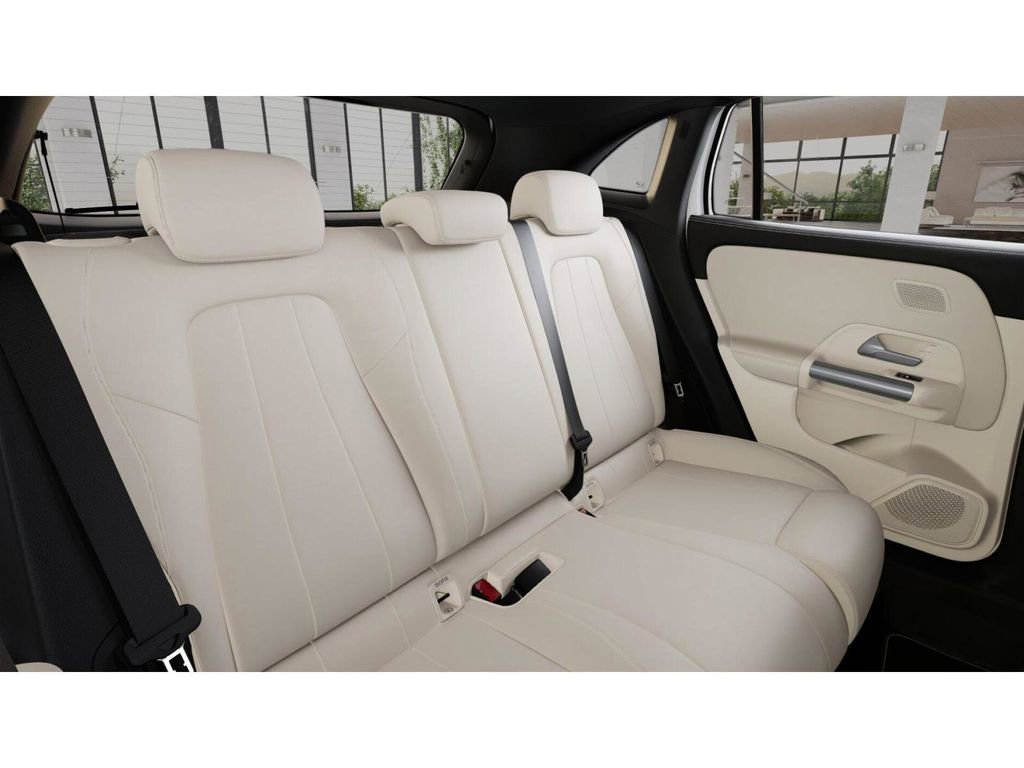 New 2026 Mercedes-Benz GLA 250 4MATIC image 5