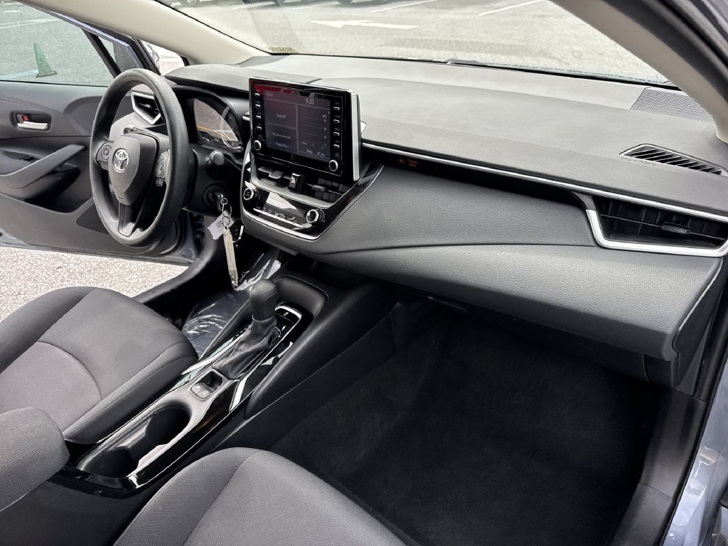 Used 2020 Toyota Corolla LE FWD image 32