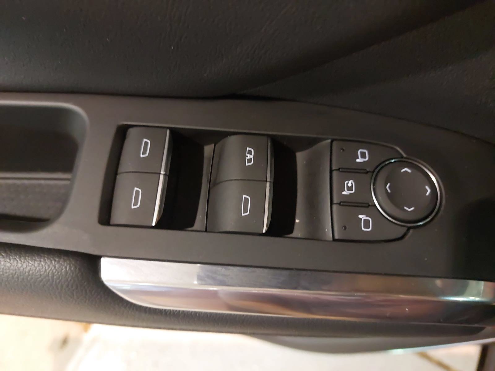 Used 2025 Chevrolet Traverse RS FWD image 27