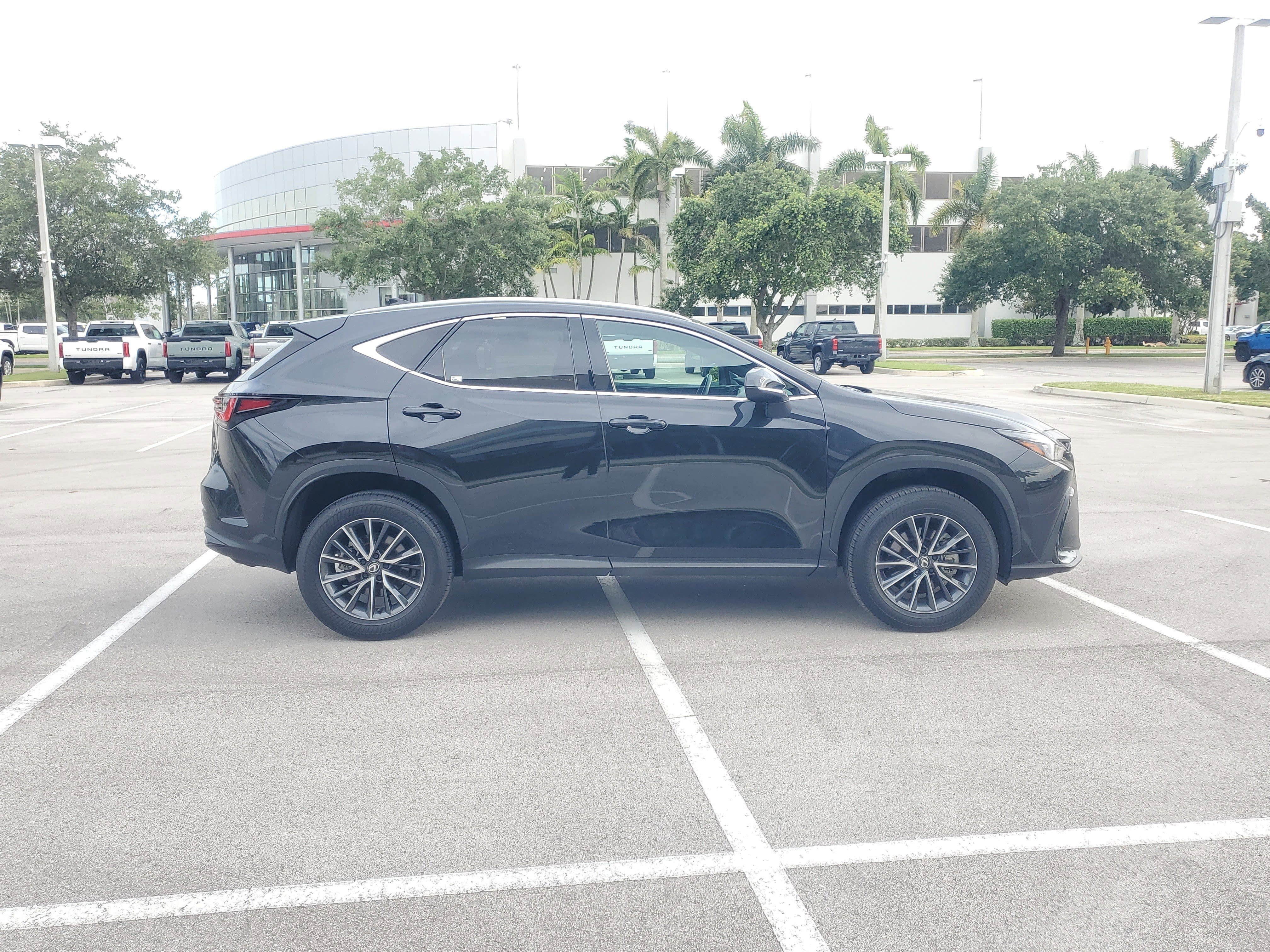 Used 2025 Lexus NX 250 FWD w/ Towing Package (2000 Lbs) image 11