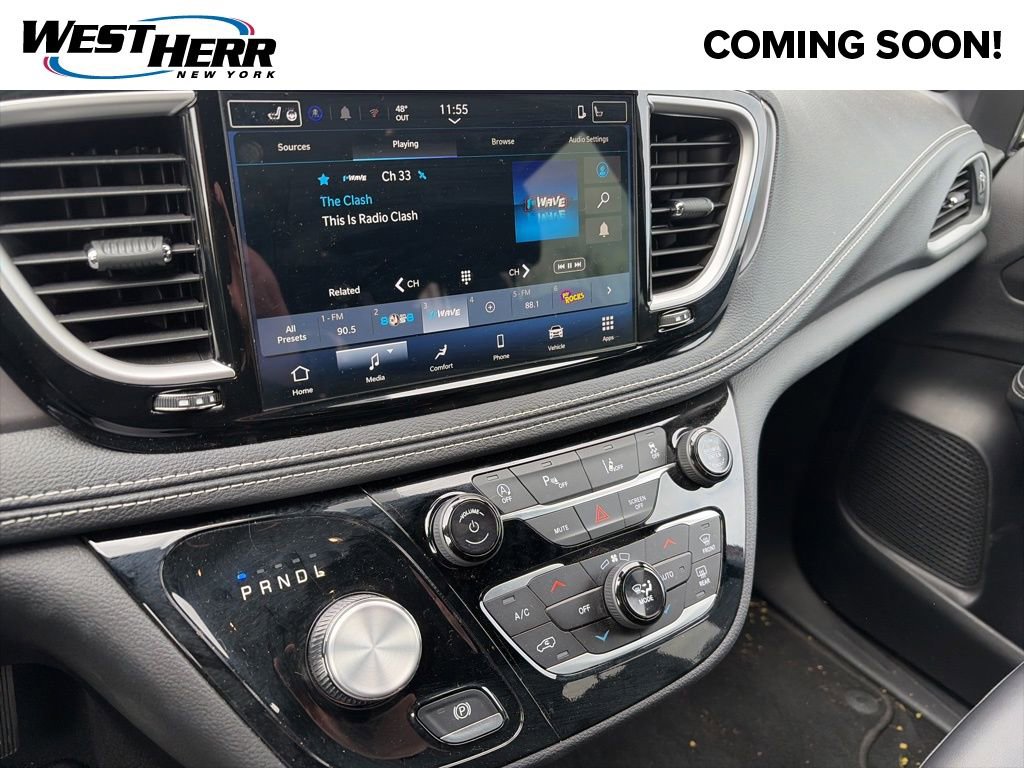 Used 2026 Chrysler Pacifica Select AWD/4WD image 9