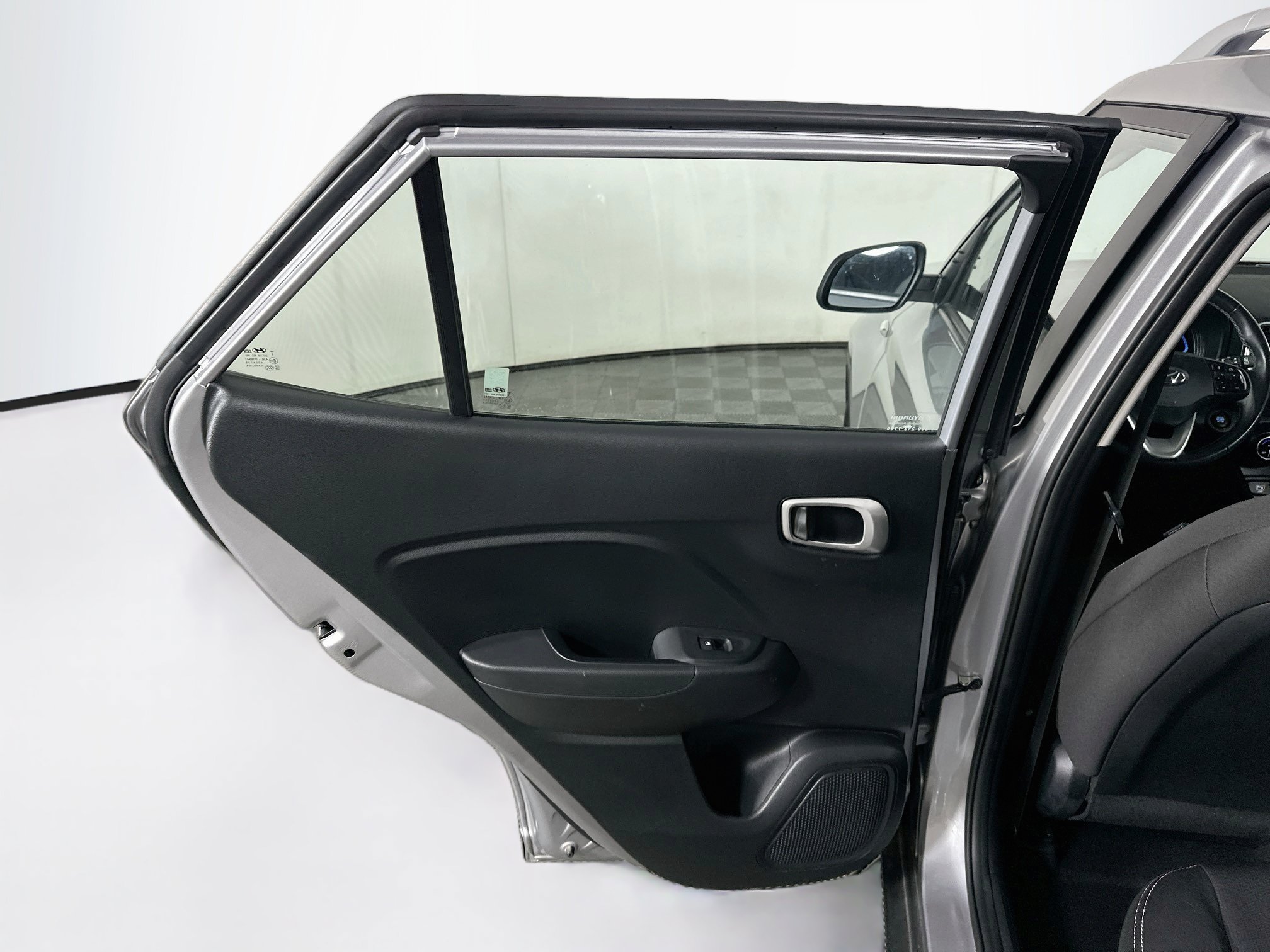 Used 2025 Hyundai Venue SEL FWD image 26