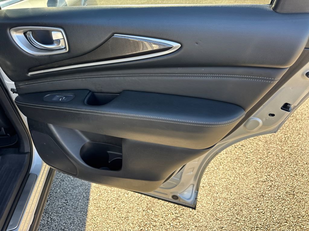 Used 2019 INFINITI QX60 Luxe w/ Essential Package image 16