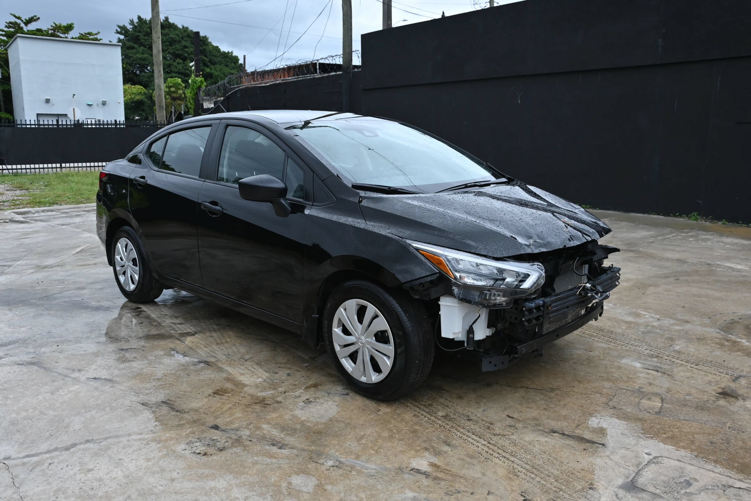Used 2025 Nissan Versa S w/ Trunk Package FWD image 1