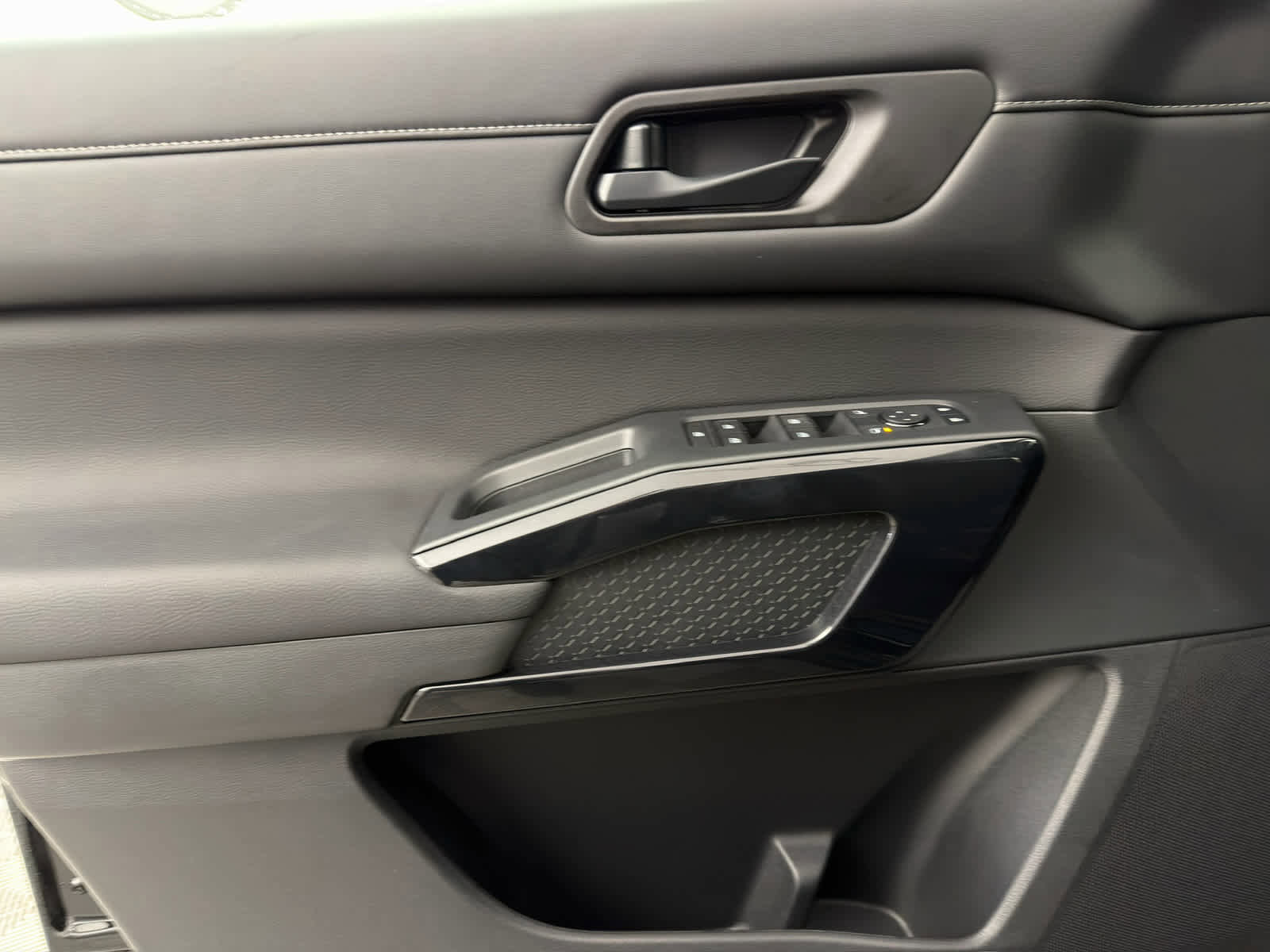 New 2026 Nissan Pathfinder SV image 23