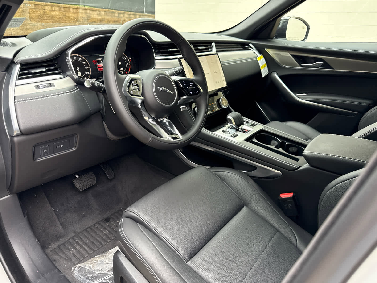 New 2026 Jaguar F-PACE R-Dynamic S image 12