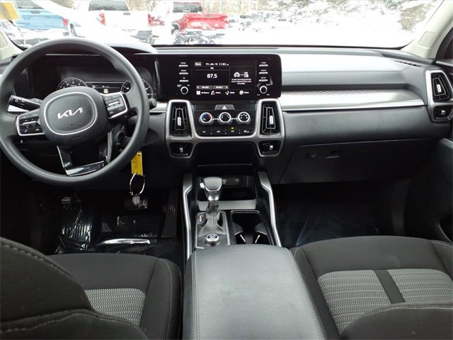 Used 2023 Kia Sorento LX image 11