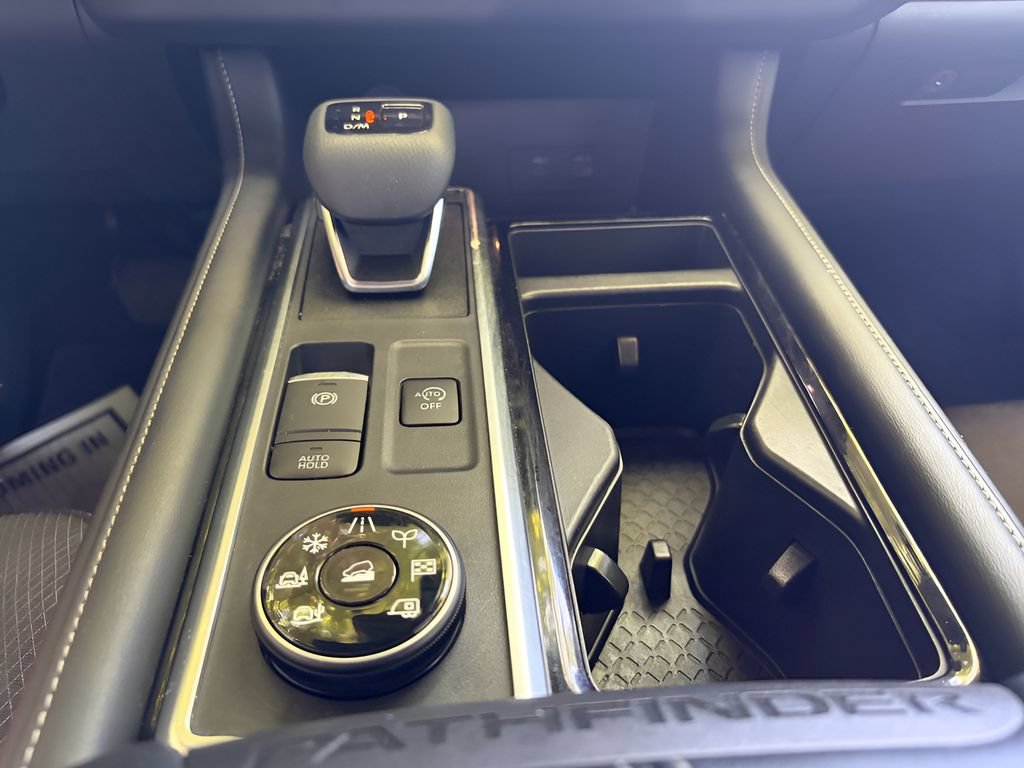 Used 2024 Nissan Pathfinder SV AWD/4WD image 23