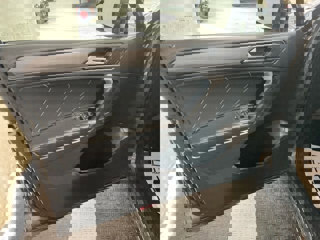 Used 2022 Volkswagen Tiguan SE AWD/4WD image 14