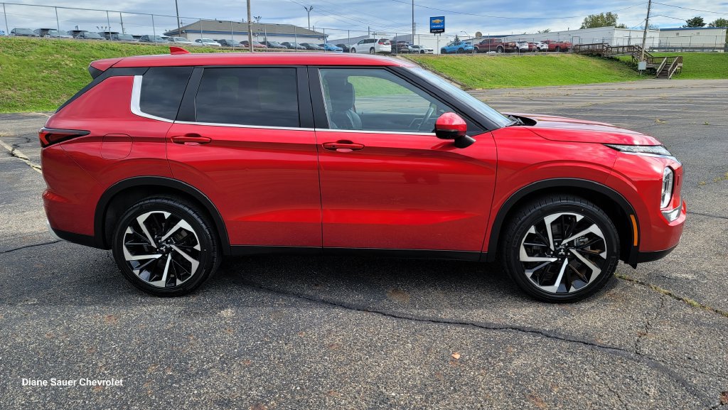 Used 2024 Mitsubishi Outlander AWD image 14