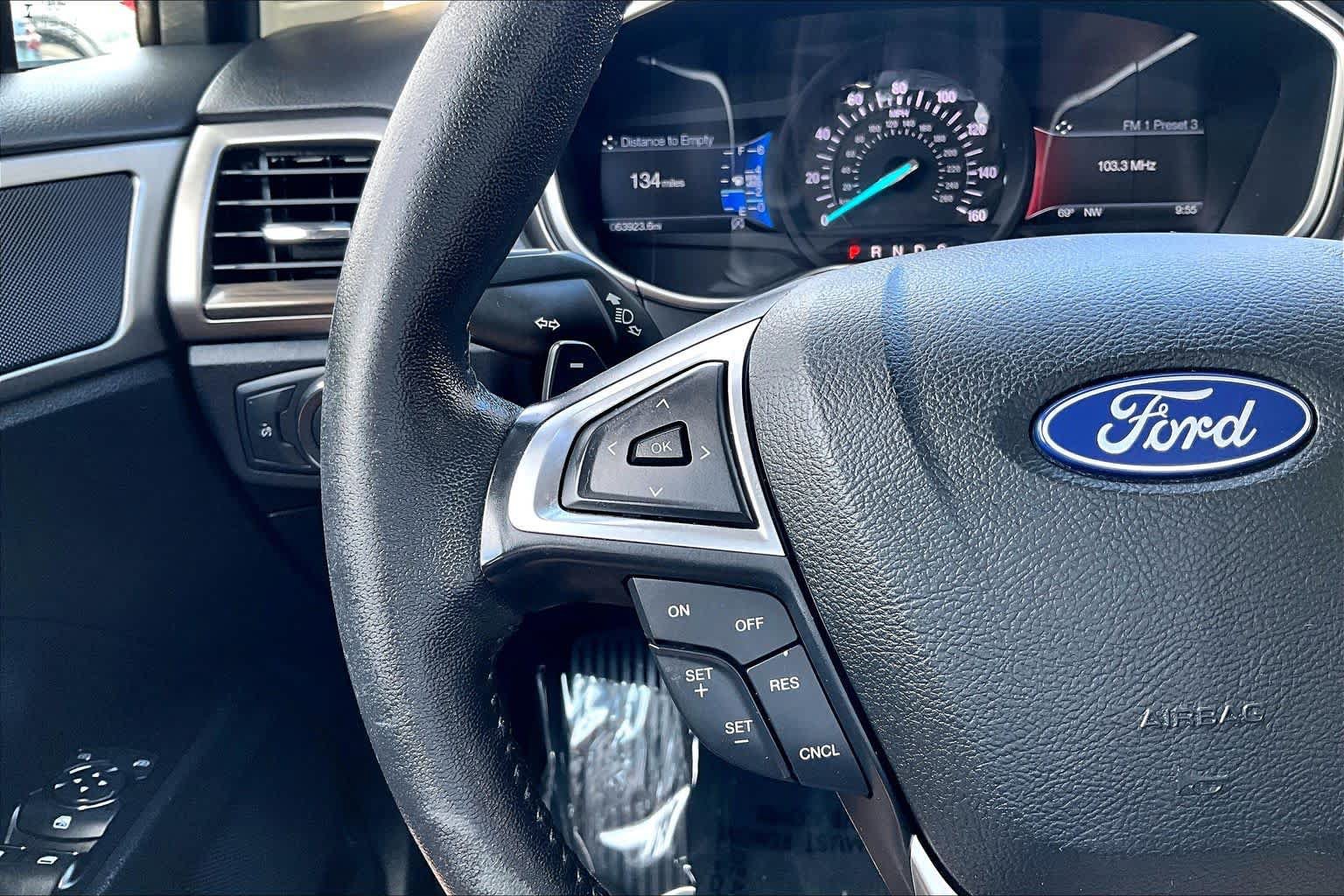 Used 2018 Ford Fusion SE w/ Fusion SE Technology Package FWD image 24