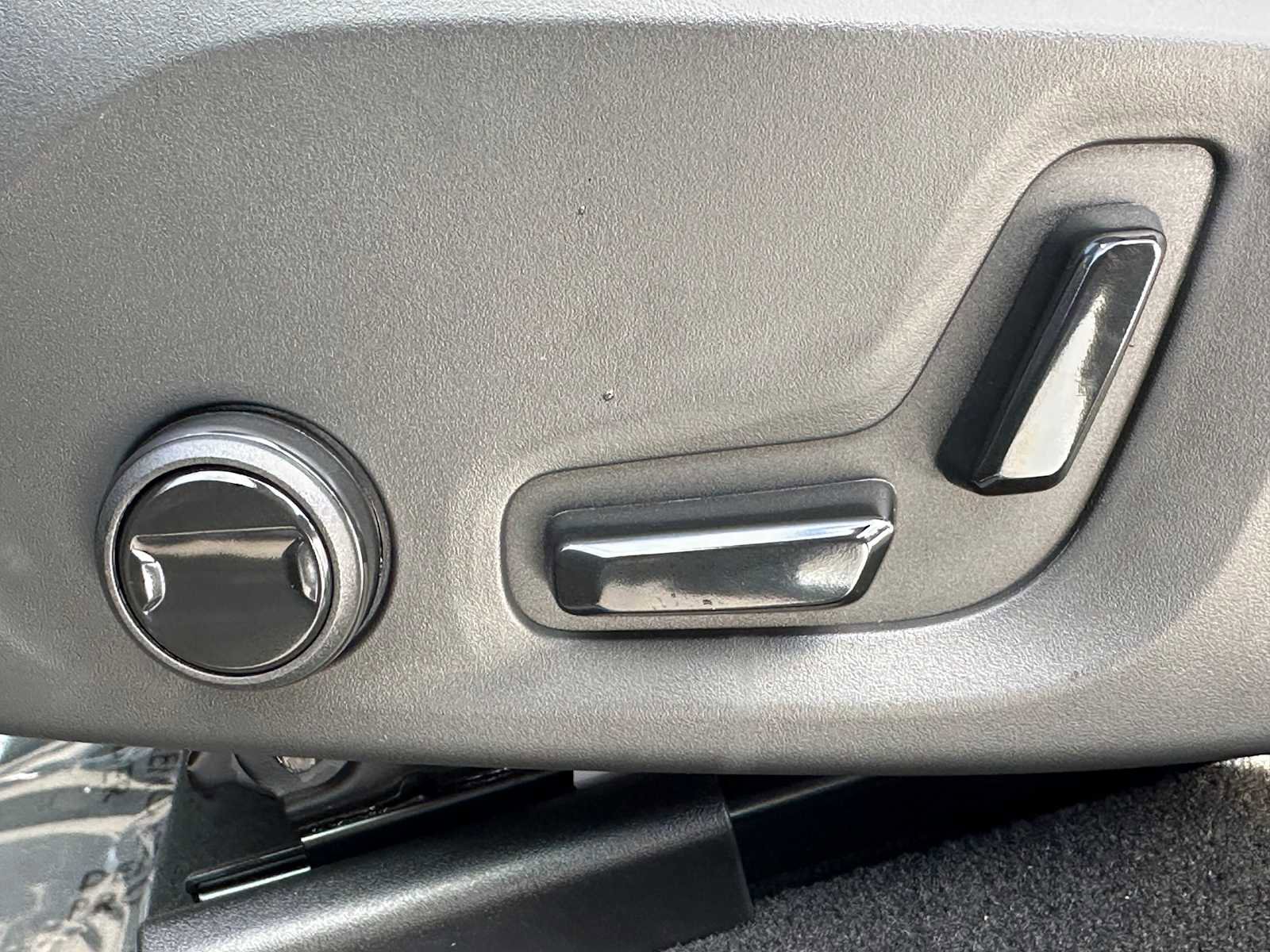 Used 2025 Volvo XC60 B5 Core w/ Protection Package Premier image 22