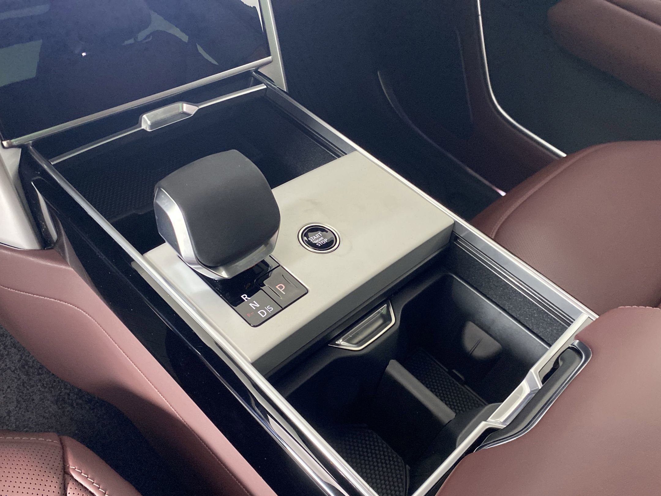 New 2025 Land Rover Range Rover SE image 19