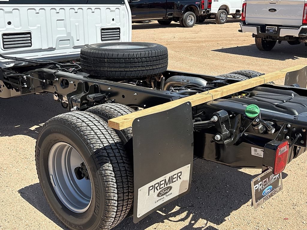 New 2026 Ford F350 4x4 Crew Cab DRW Super Duty image 15