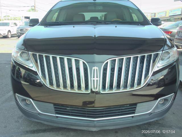 Used 2014 Lincoln MKX AWD w/ Equipment Group 102A image 2