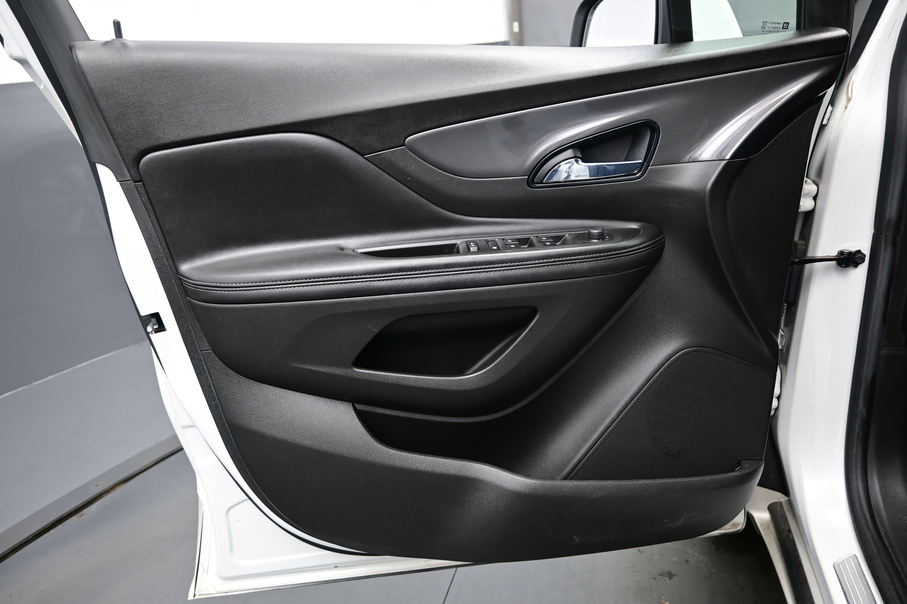 Used 2021 Buick Encore Preferred FWD image 9