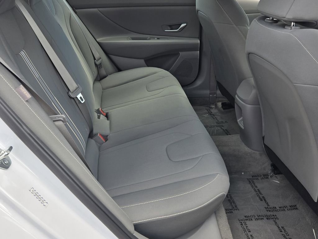 Certified 2024 Hyundai Elantra SEL FWD image 16
