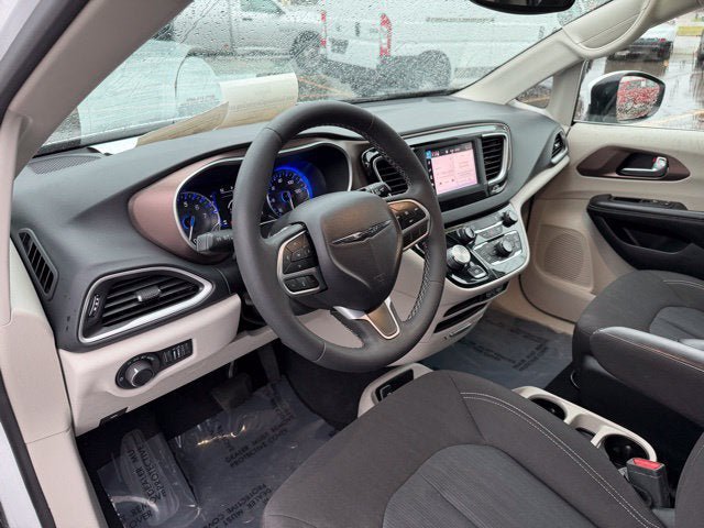 Certified 2023 Chrysler Voyager LX FWD image 9