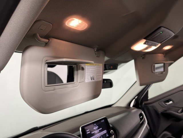 Used 2022 Nissan Rogue SV FWD image 31