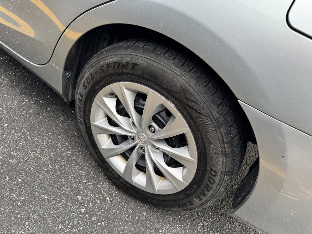 Used 2016 Toyota Camry LE image 5