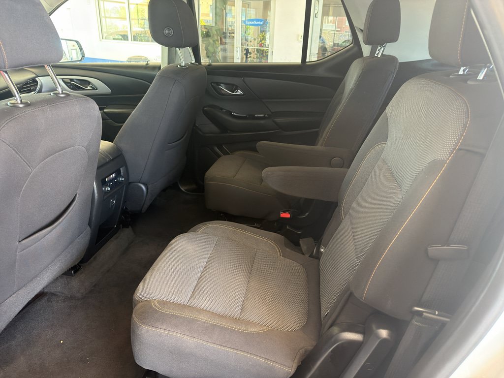 Used 2020 Chevrolet Traverse LT FWD image 12