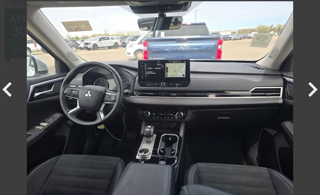 Used 2025 Mitsubishi Outlander AWD image 13