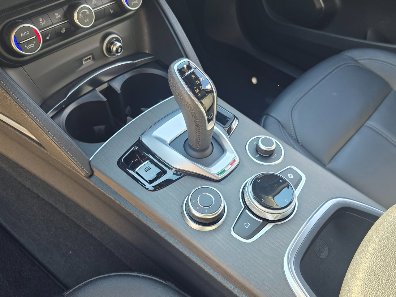 Used 2022 Alfa Romeo Stelvio Ti image 10