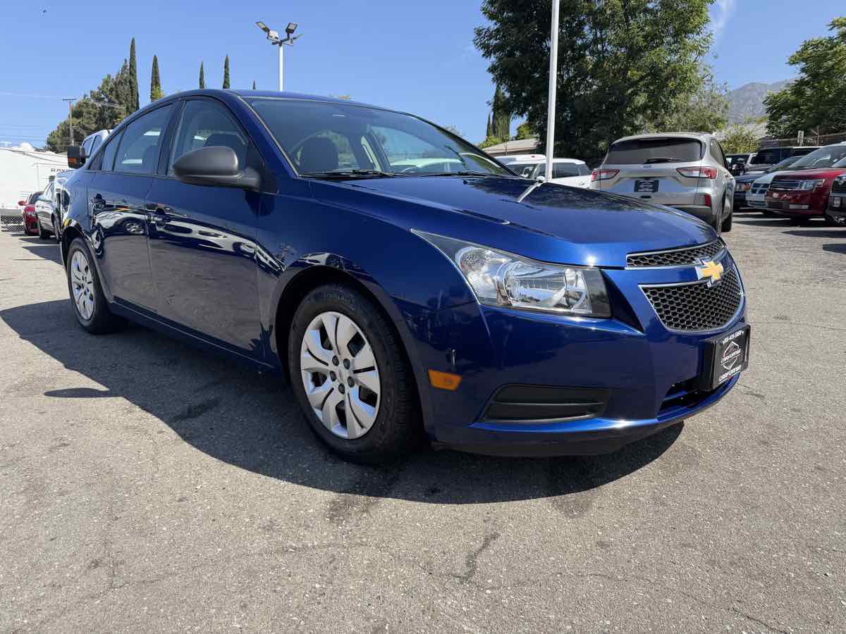 Used 2013 Chevrolet Cruze LS FWD image 1