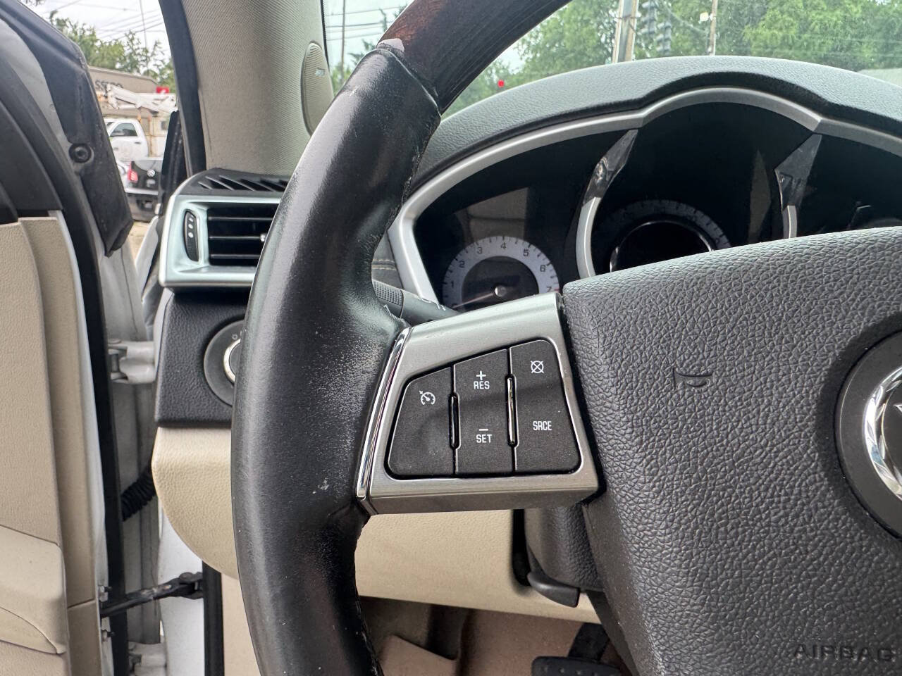 Used 2011 Cadillac SRX Luxury FWD image 23