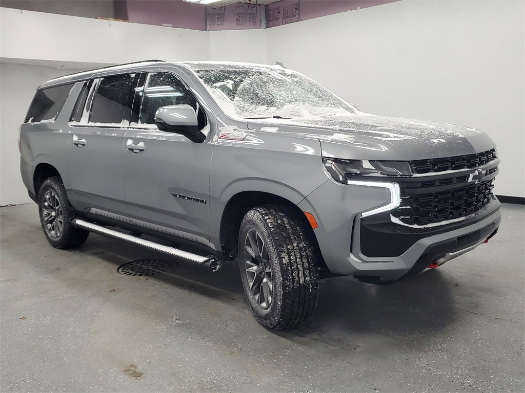 Used 2023 Chevrolet Suburban Z71 w/ Luxury Package image 2