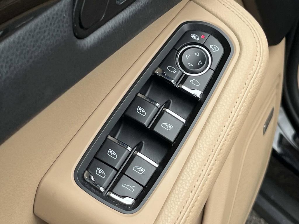 Used 2020 Porsche Macan Base image 15