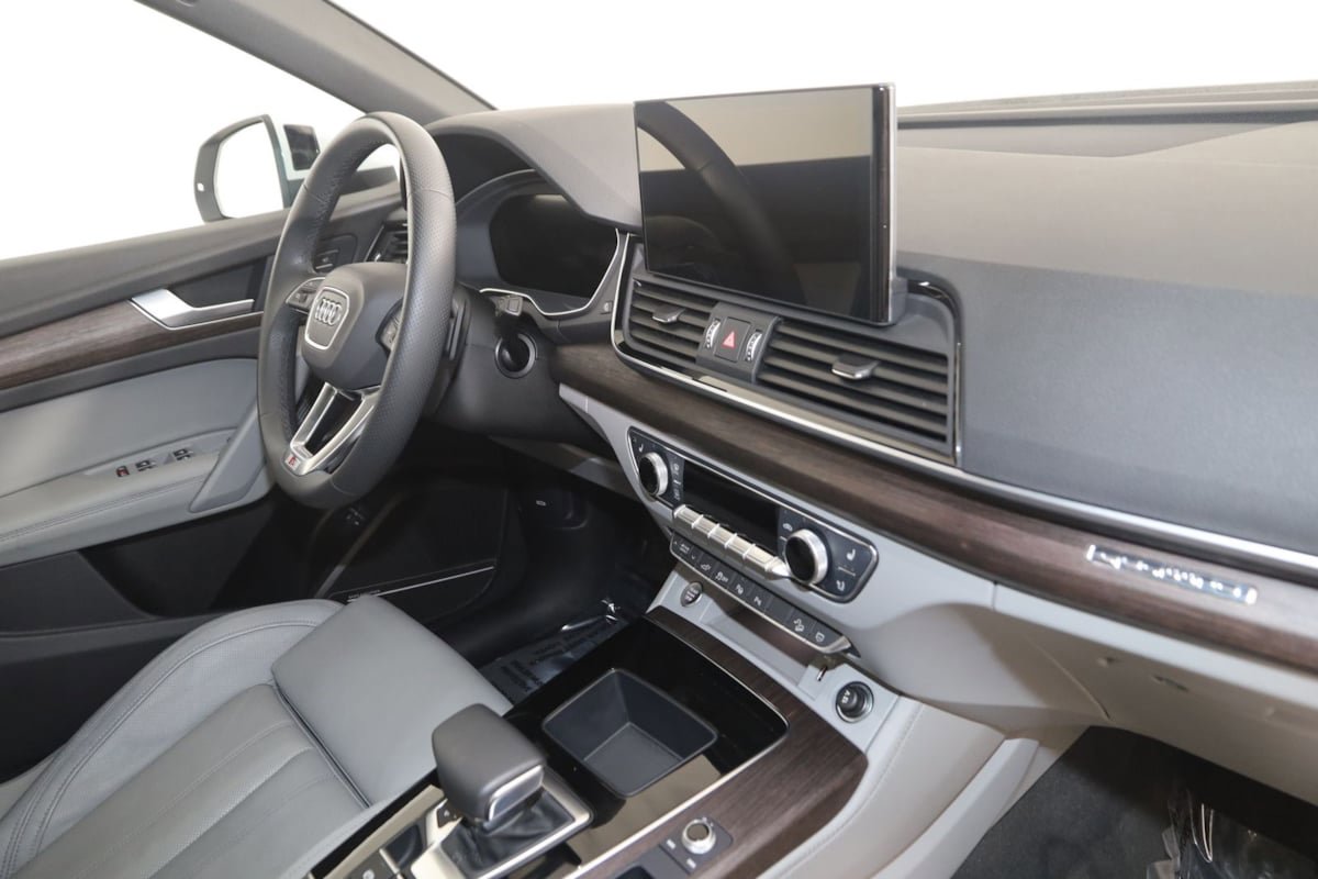 Used 2024 Audi Q5 e Prestige AWD/4WD image 44