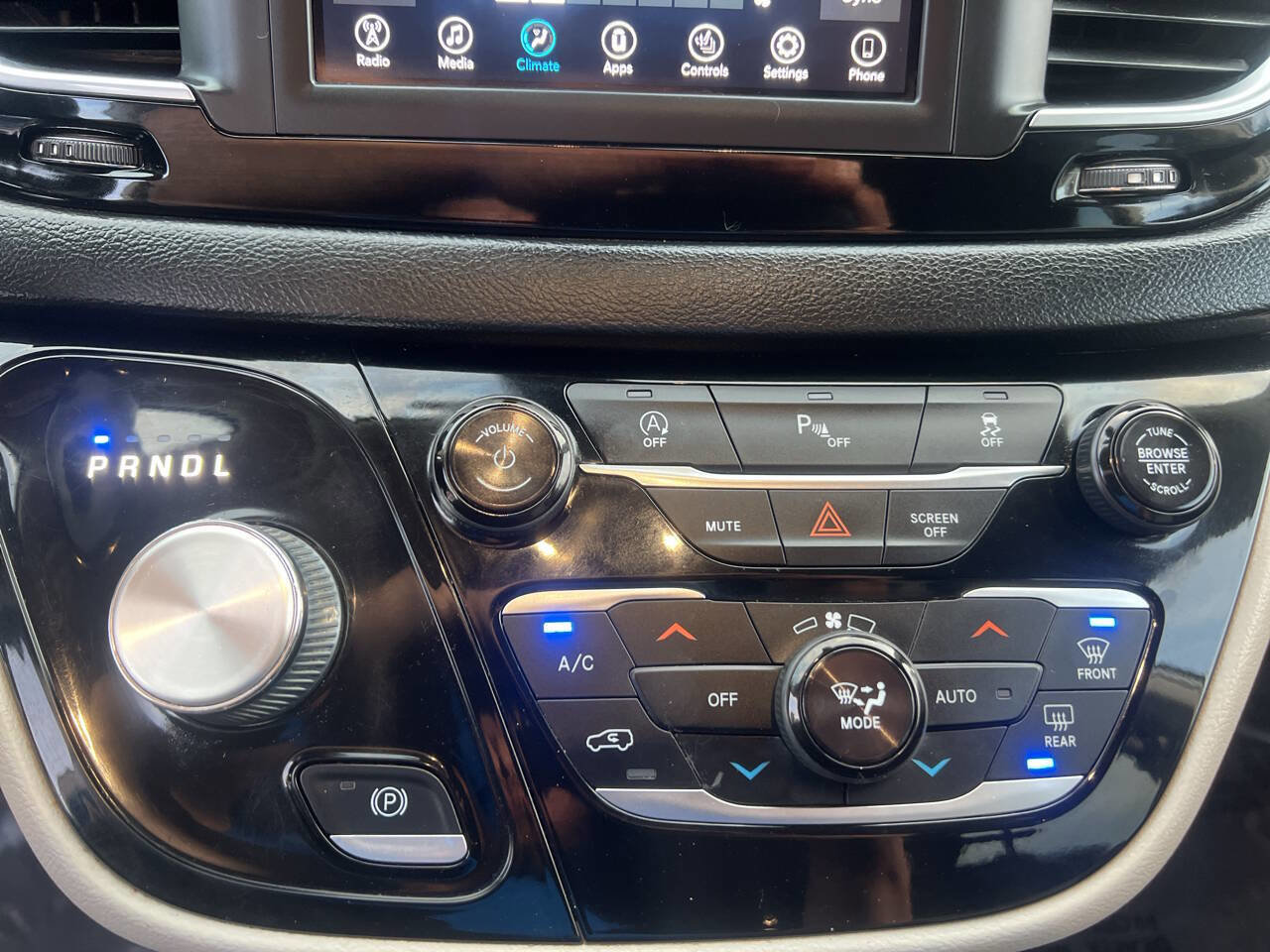 Used 2020 Chrysler Pacifica Touring-L image 32