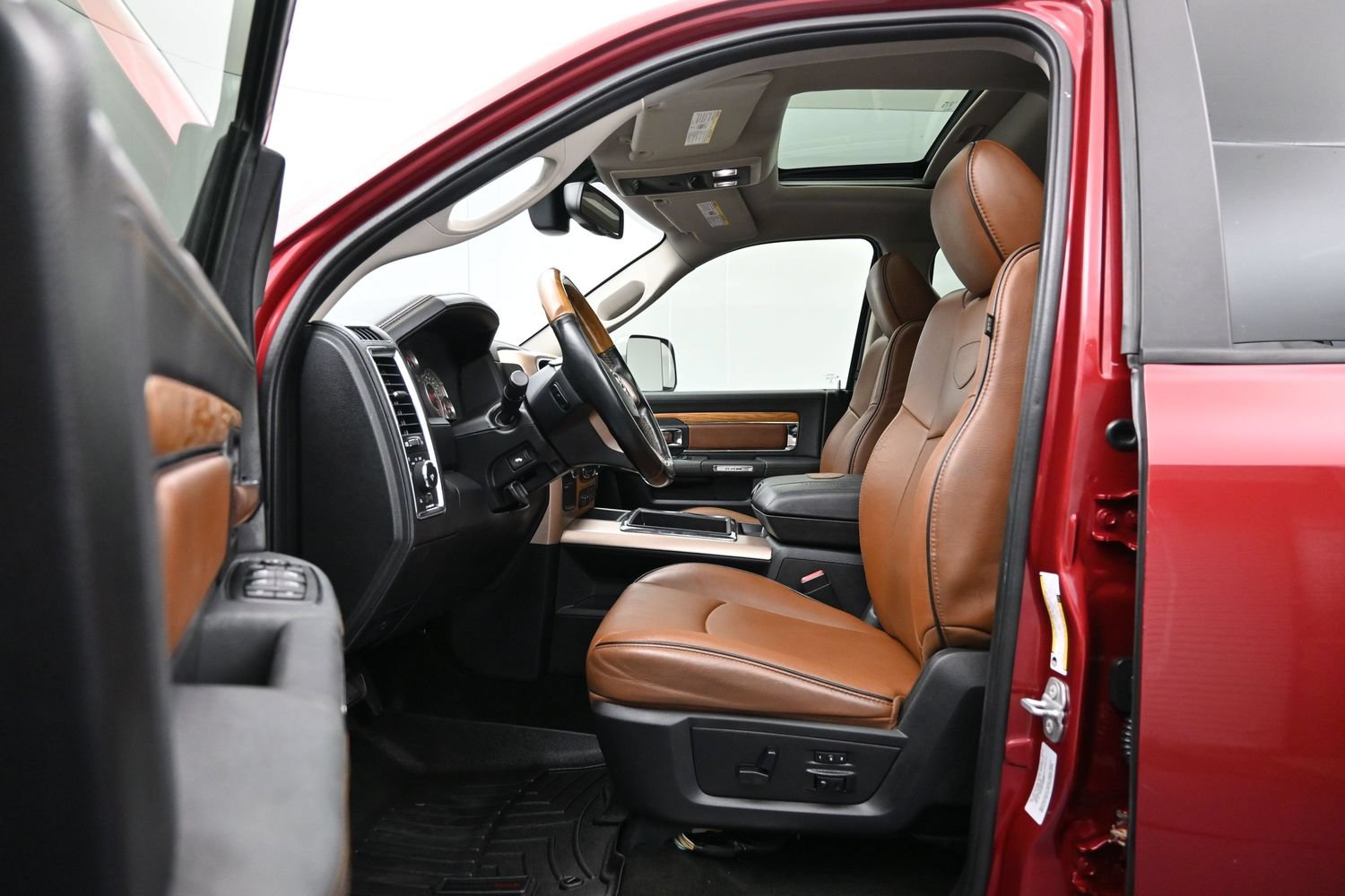 Used 2015 RAM 2500 Longhorn w/ Convenience Group AWD/4WD image 9