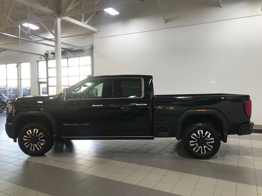 Used 2025 GMC Sierra 3500 Denali Ultimate image 2