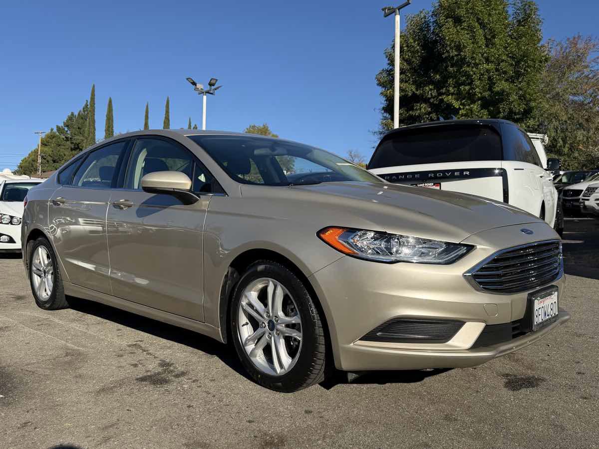 Used 2018 Ford Fusion SE image 1