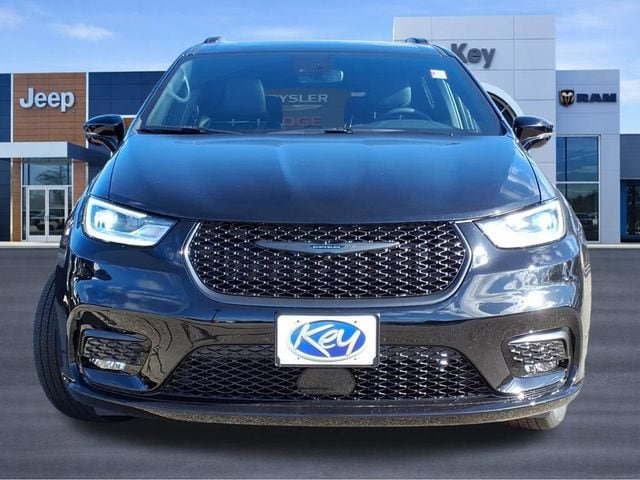 New 2026 Chrysler Pacifica Limited w/ S Appearance Package AWD/4WD image 2