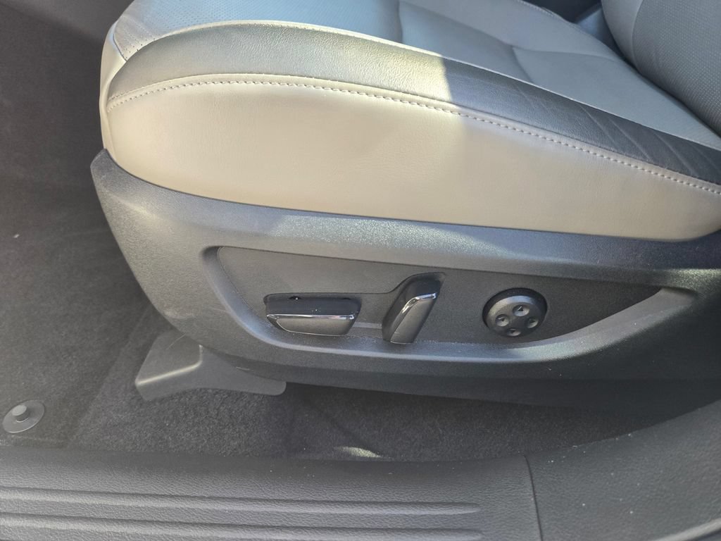 Certified 2025 INFINITI QX50 Luxe AWD/4WD image 16
