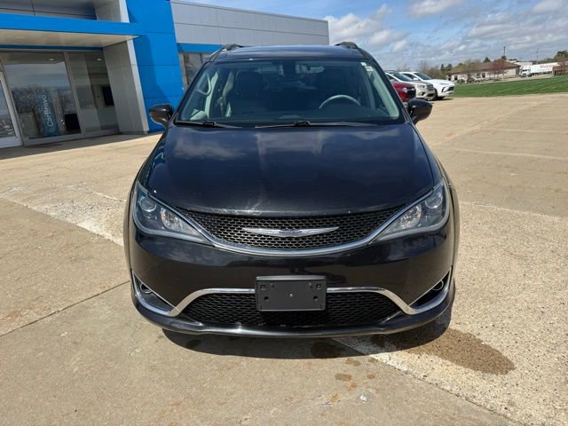 Used 2017 Chrysler Pacifica Touring-L FWD image 8
