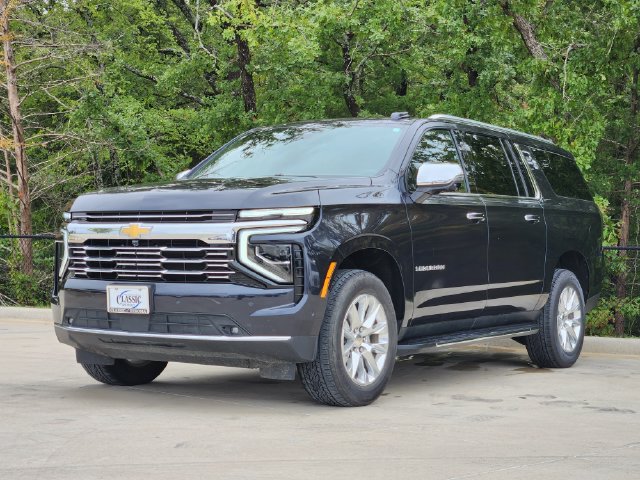 Used 2025 Chevrolet Suburban Premier AWD/4WD image 4