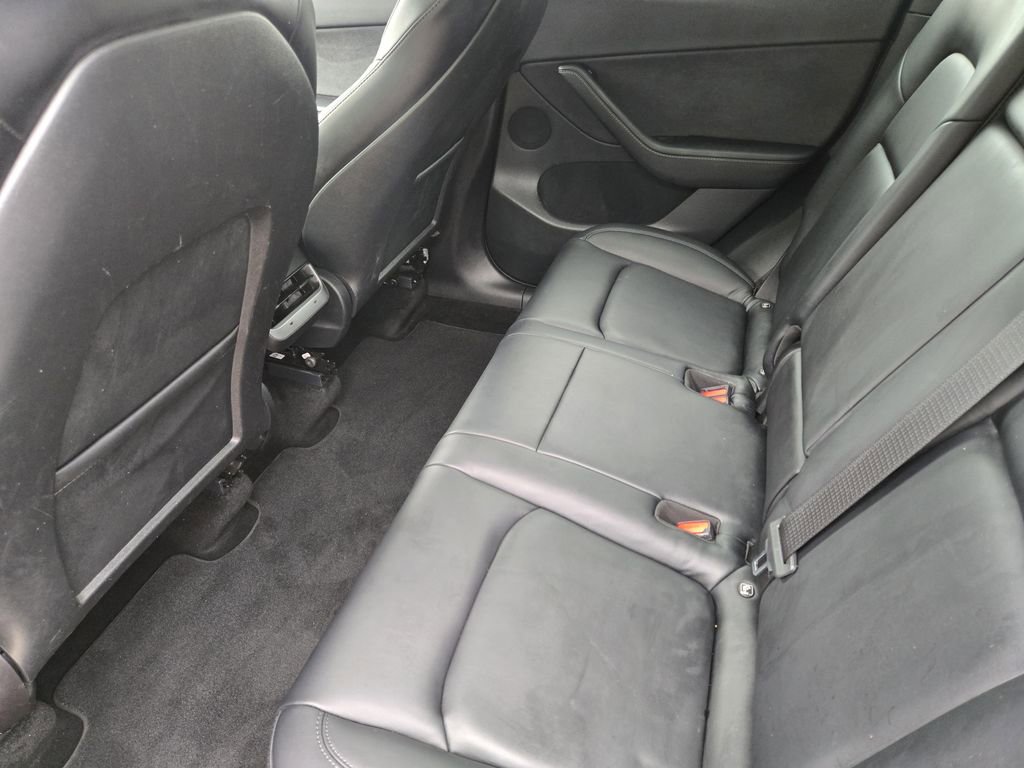 Used 2022 Tesla Model Y Long Range AWD/4WD image 30