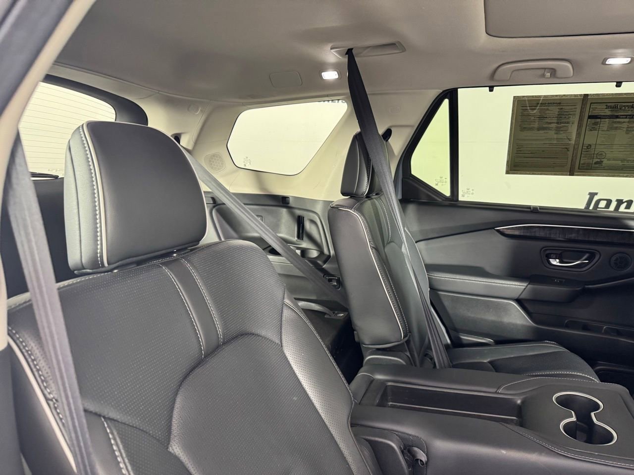 Used 2025 Honda Pilot Elite image 30