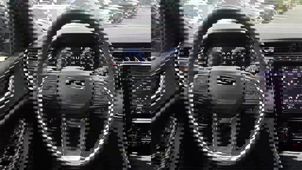 New 2025 Jeep Grand Cherokee Altitude image 12