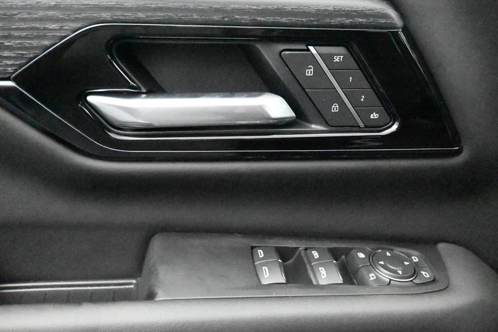 New 2026 GMC Yukon AT4 Ultimate w/ LPO, Floor Liner Package AWD/4WD image 9
