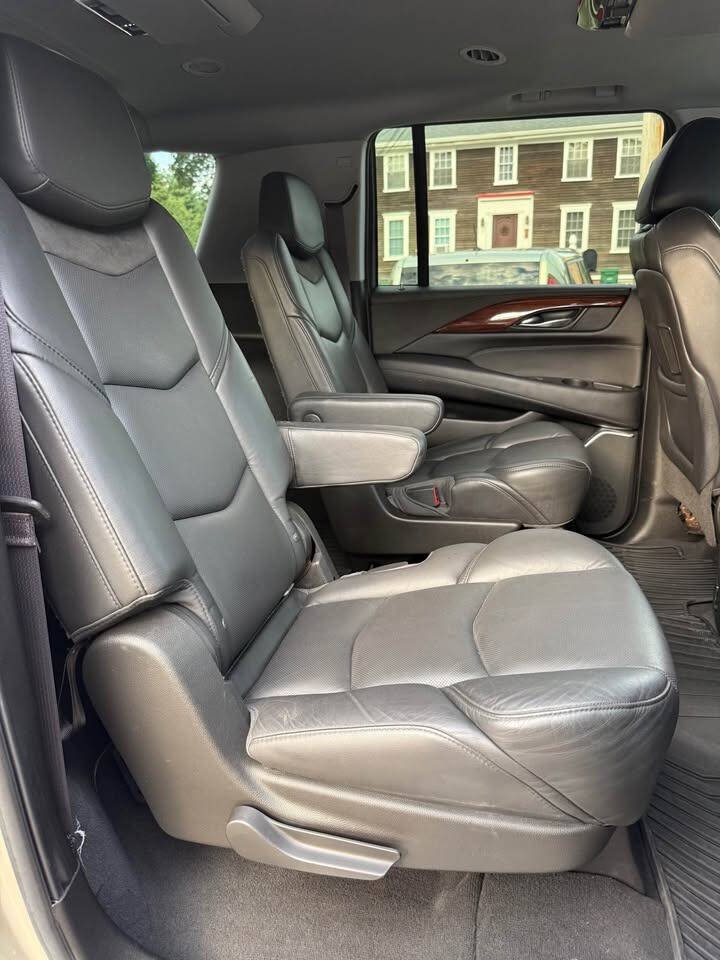 Used 2017 Cadillac Escalade ESV Luxury AWD/4WD image 11